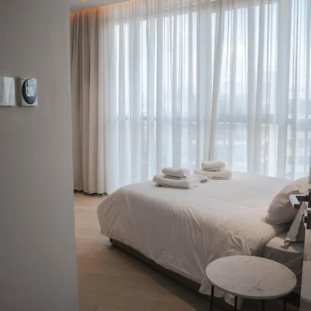 360 Luxury One Bedroom Apartment *